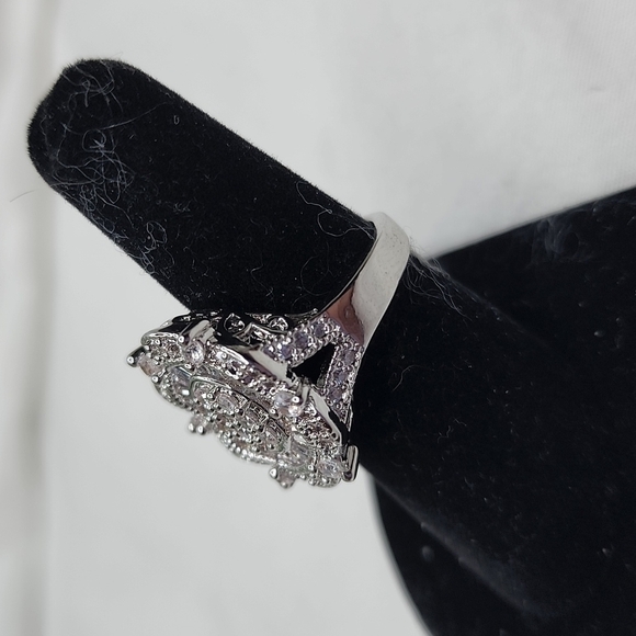 VINTAGE DIAMOND ART DECO RING - Picture 4 of 11